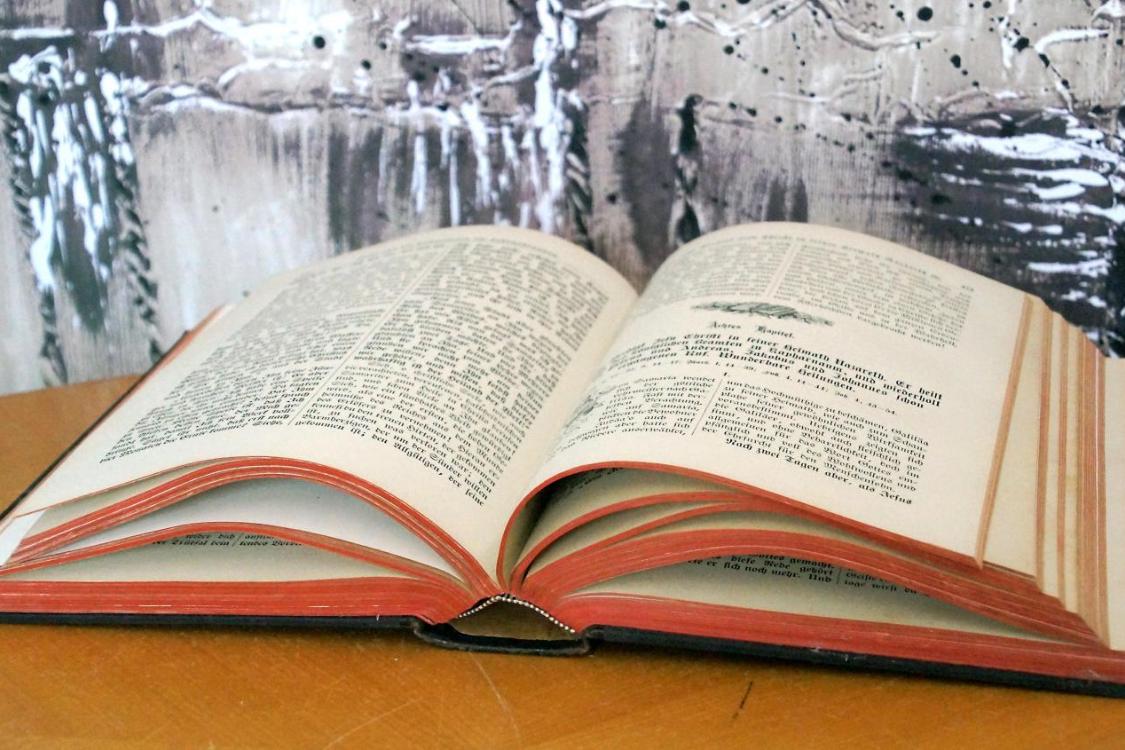 offenes Buch / Bibel