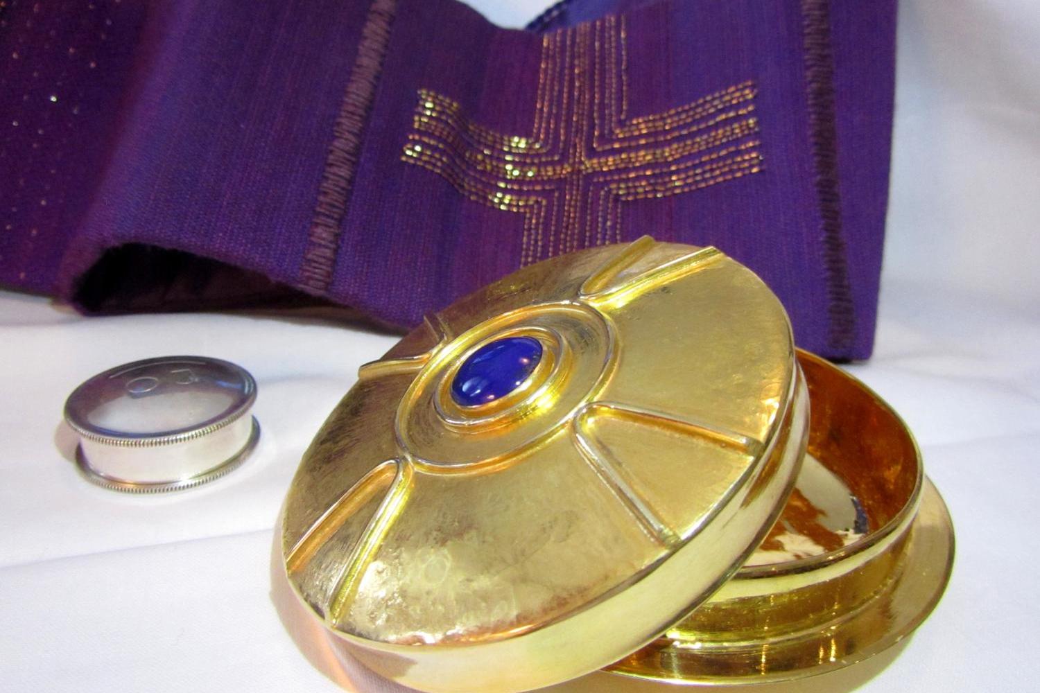 Gefäße für die Krankenkommunion und -salbung